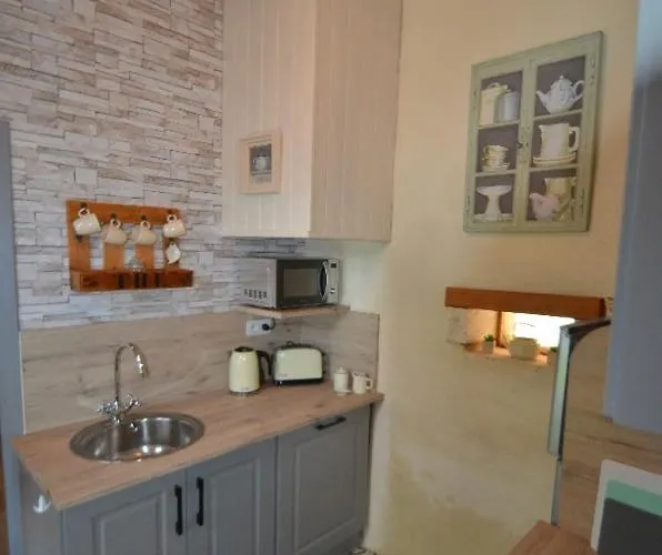 17th C French Pigeonaire - Magical Romantic Couples Retreat Chalet